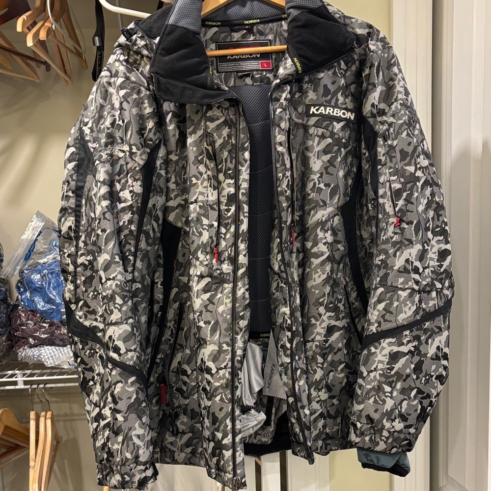Men’s winter jacket with detachable Hood large